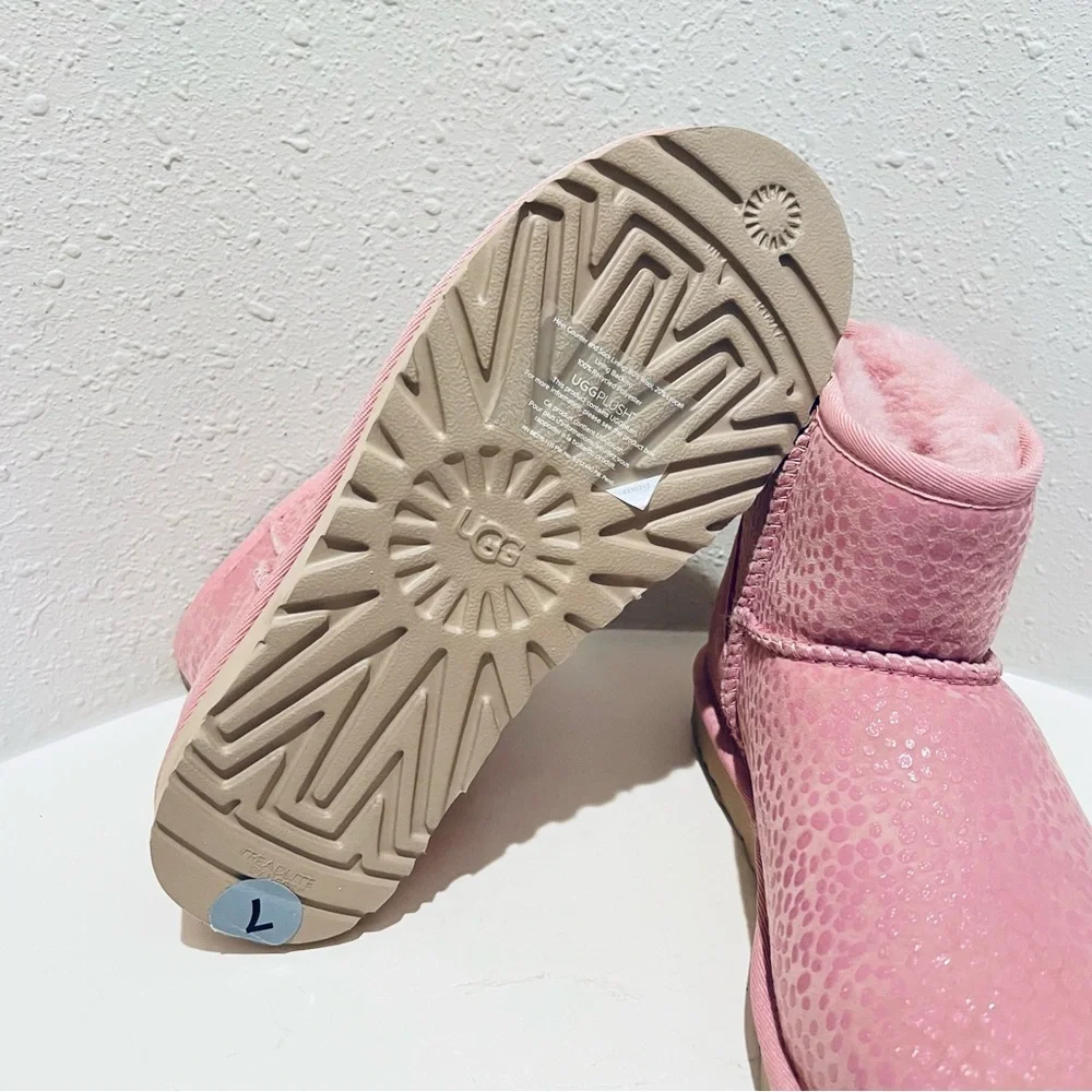 UGG classic mini